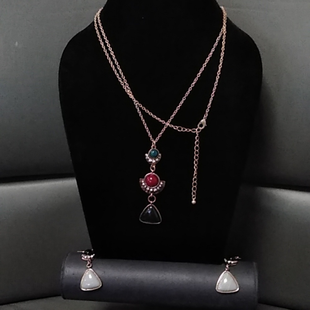 Necklace and earring set